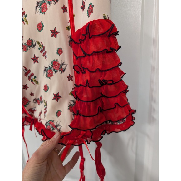Torrid Red Tattoo Rose Print Ruffle Corset Bustier Garter Straps 2X NWTs pinup - Picture 3 of 8